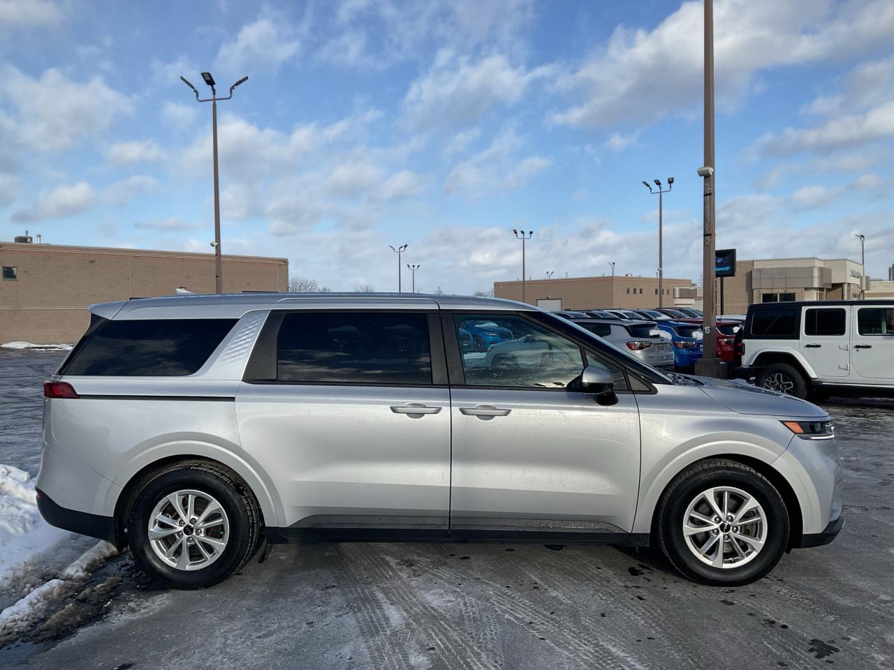 2022 Kia Carnival 3ROW SLIDING DOORS / CARPLAY / NO ACCIDENTS Photo