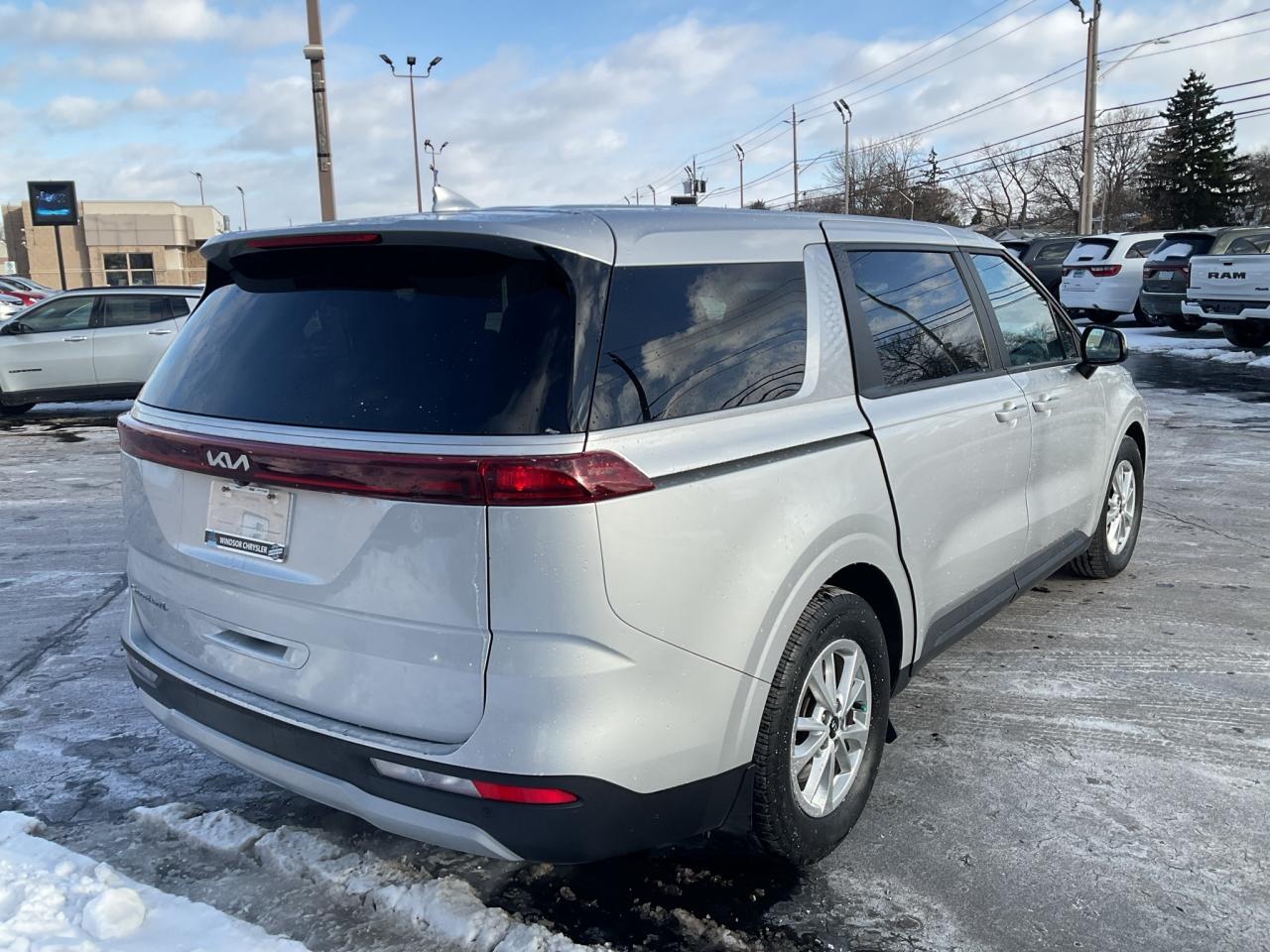 2022 Kia Carnival 3ROW SLIDING DOORS / CARPLAY / NO ACCIDENTS Photo