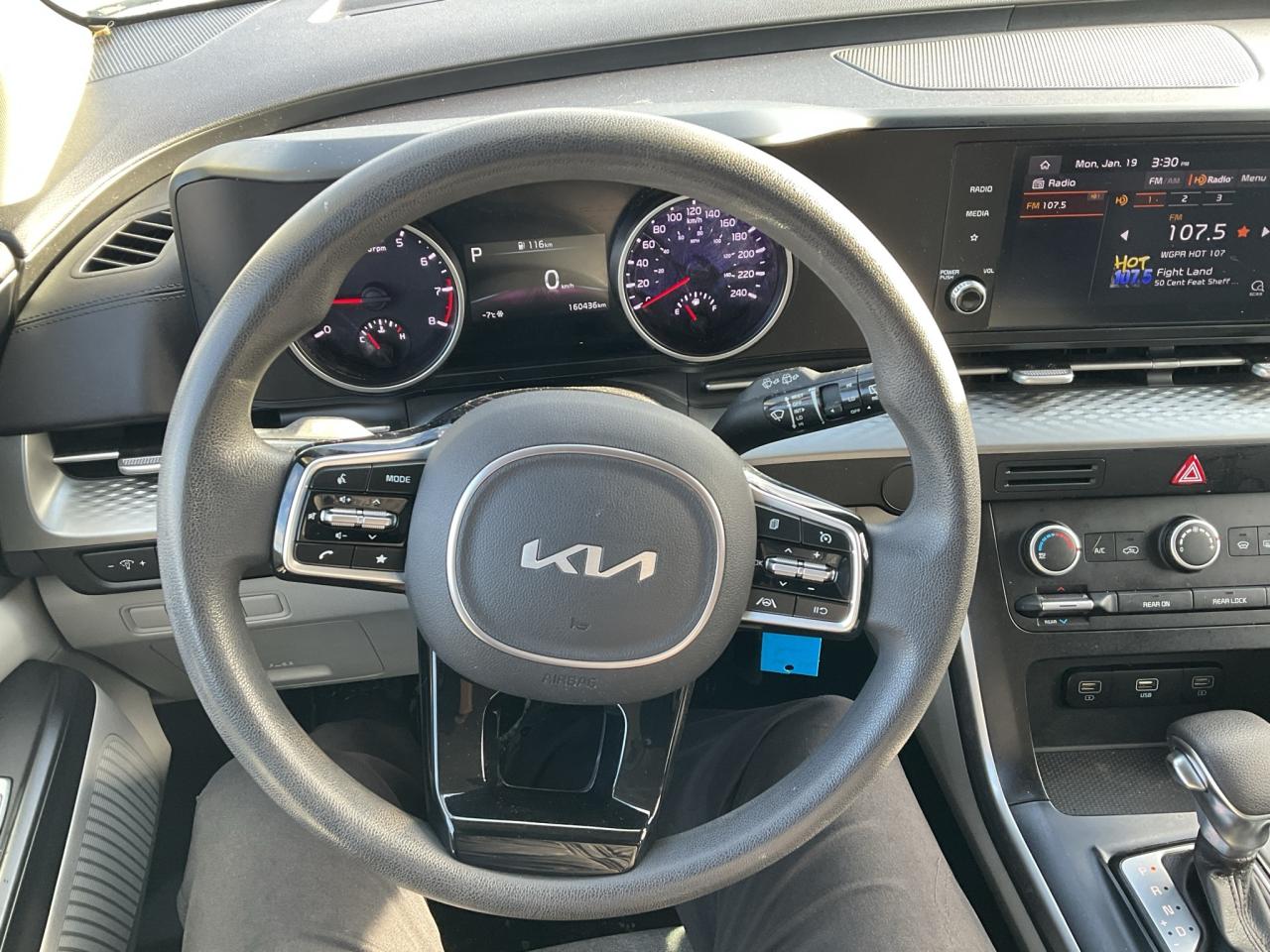 2022 Kia Carnival 3ROW SLIDING DOORS / CARPLAY / NO ACCIDENTS Photo