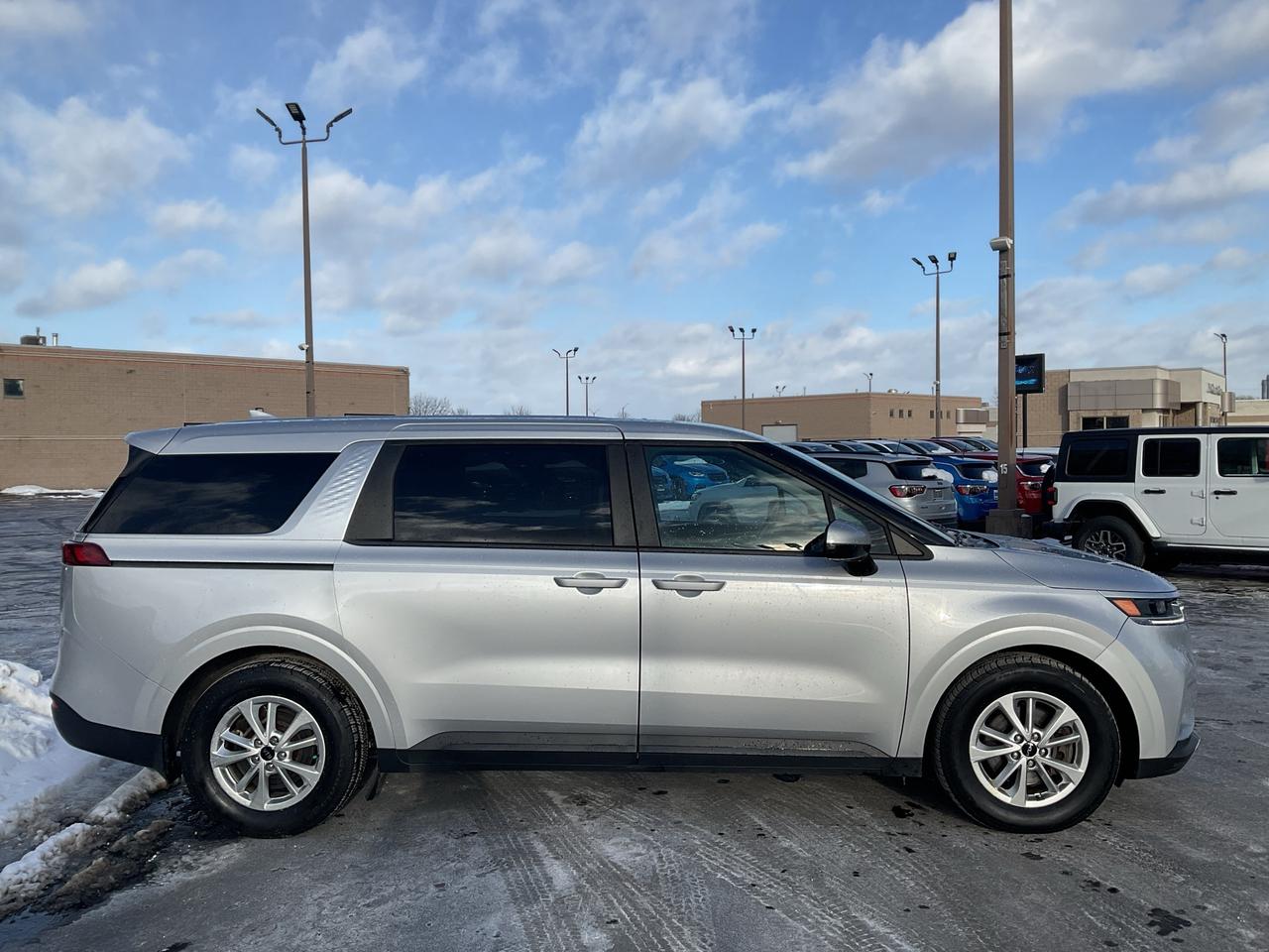 2022 Kia Carnival 3ROW SLIDING DOORS / CARPLAY / NO ACCIDENTS Photo