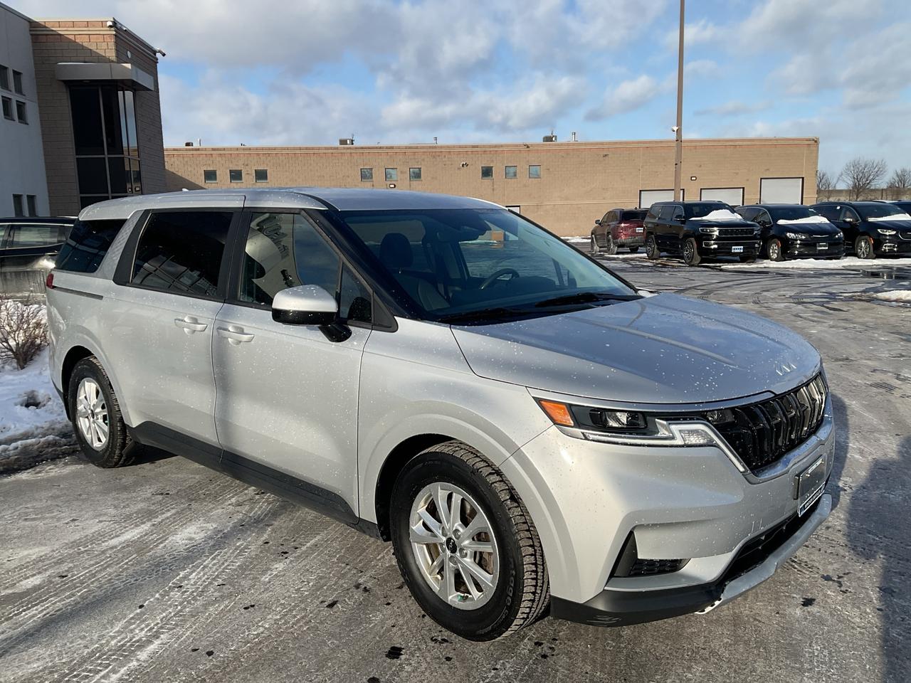 2022 Kia Carnival 3ROW SLIDING DOORS / CARPLAY / NO ACCIDENTS Photo