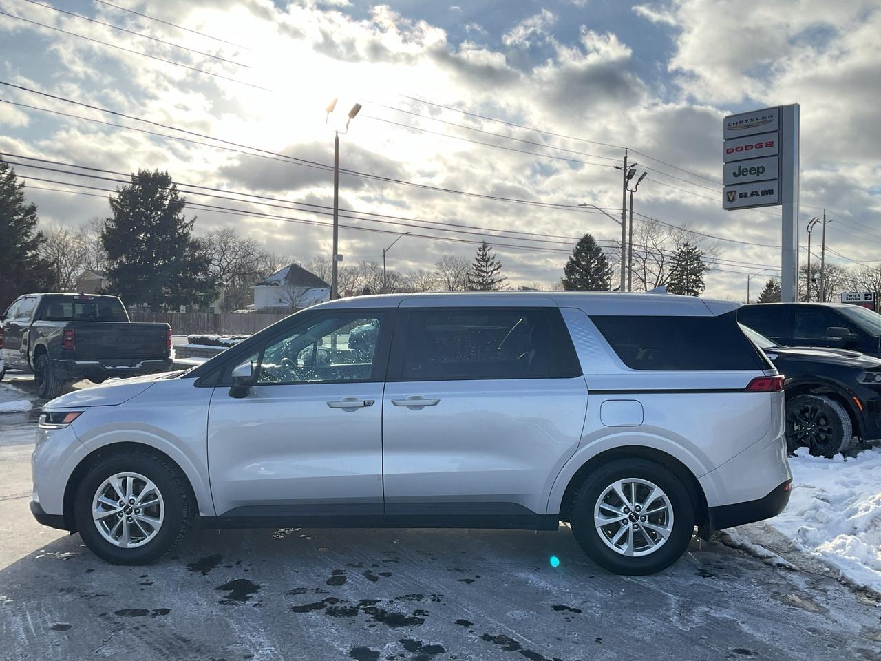 2022 Kia Carnival 3ROW SLIDING DOORS / CARPLAY / NO ACCIDENTS Photo