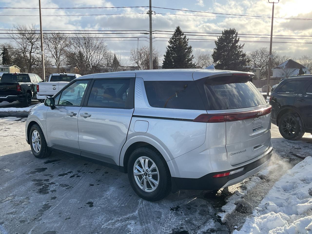 2022 Kia Carnival 3ROW SLIDING DOORS / CARPLAY / NO ACCIDENTS Photo