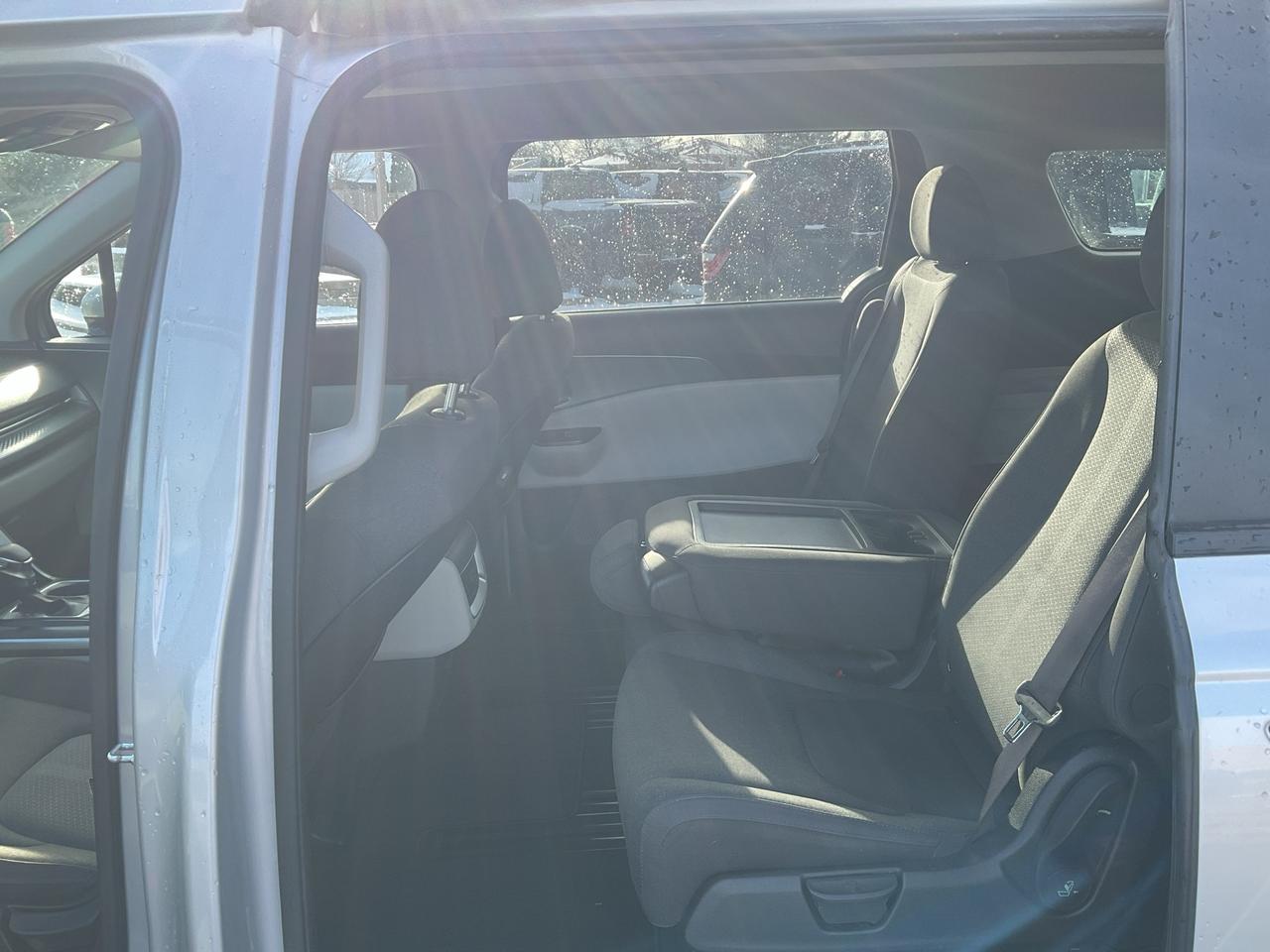 2022 Kia Carnival 3ROW SLIDING DOORS / CARPLAY / NO ACCIDENTS Photo