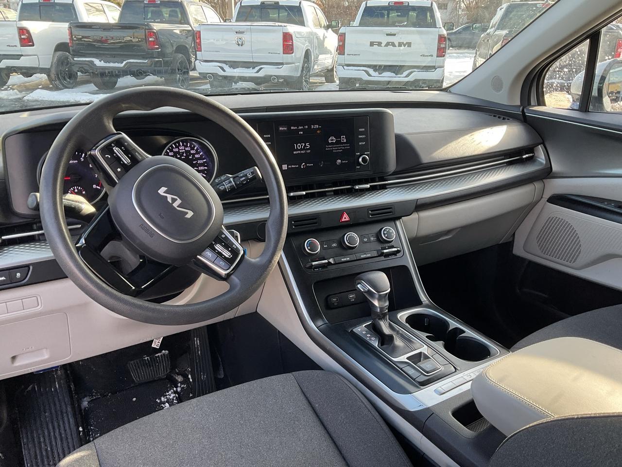 2022 Kia Carnival 3ROW SLIDING DOORS / CARPLAY / NO ACCIDENTS Photo