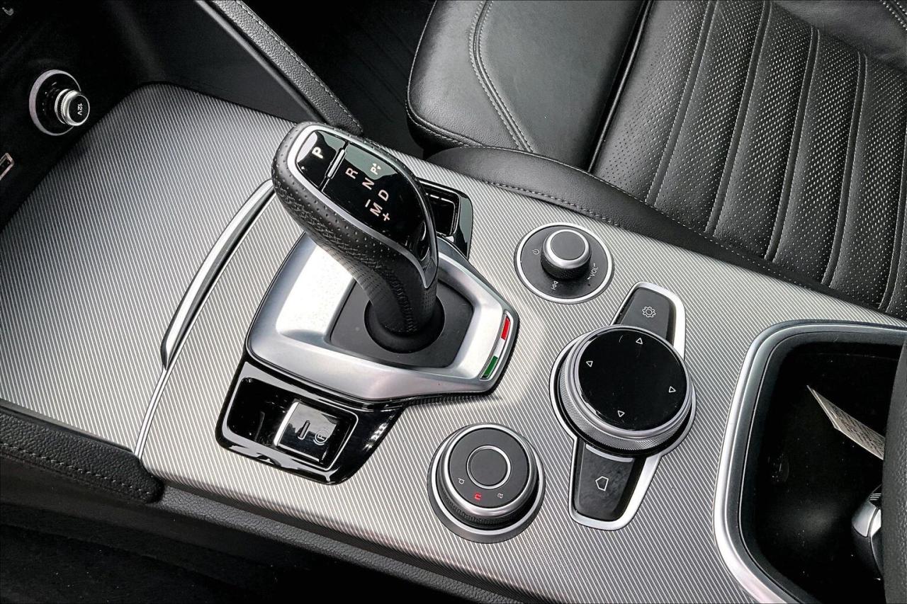2022 Alfa Romeo Stelvio Veloce | Premium Leather | Harman Kardon | AWD Photo