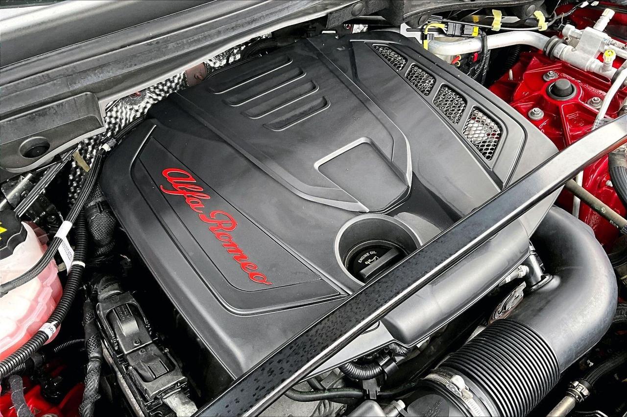 2022 Alfa Romeo Stelvio Veloce | Premium Leather | Harman Kardon | AWD Photo