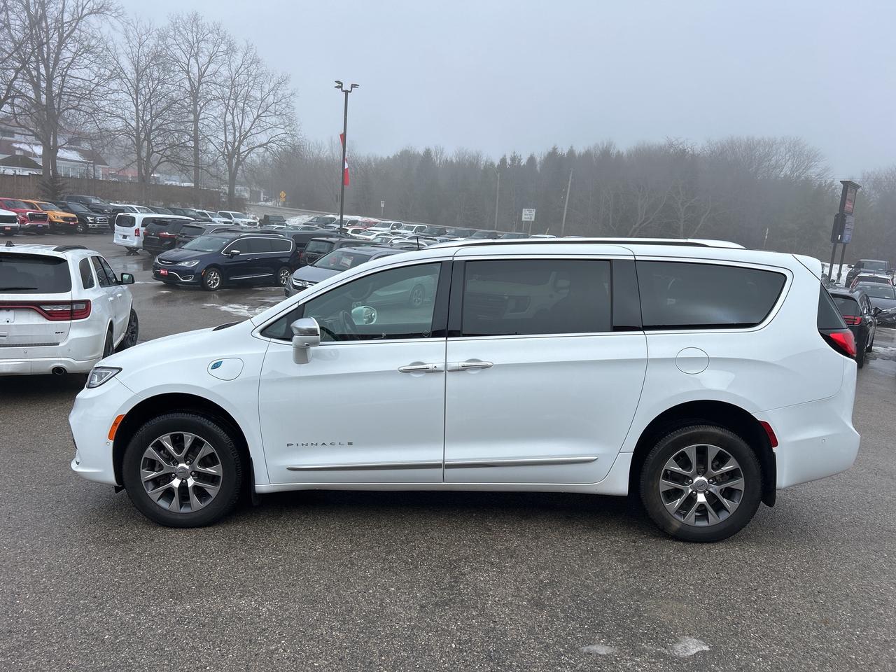 2021 Chrysler Pacifica Hybrid PINNACLE, REMOTE START, CLEAN CARFAX! - Photo #5