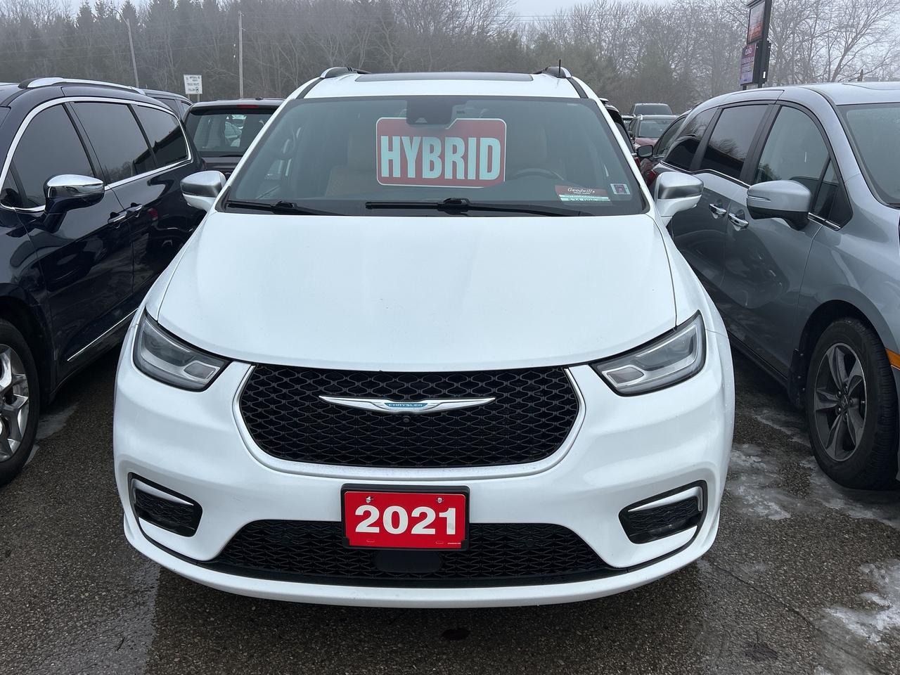 2021 Chrysler Pacifica Hybrid PINNACLE, REMOTE START, CLEAN CARFAX! - Photo #2