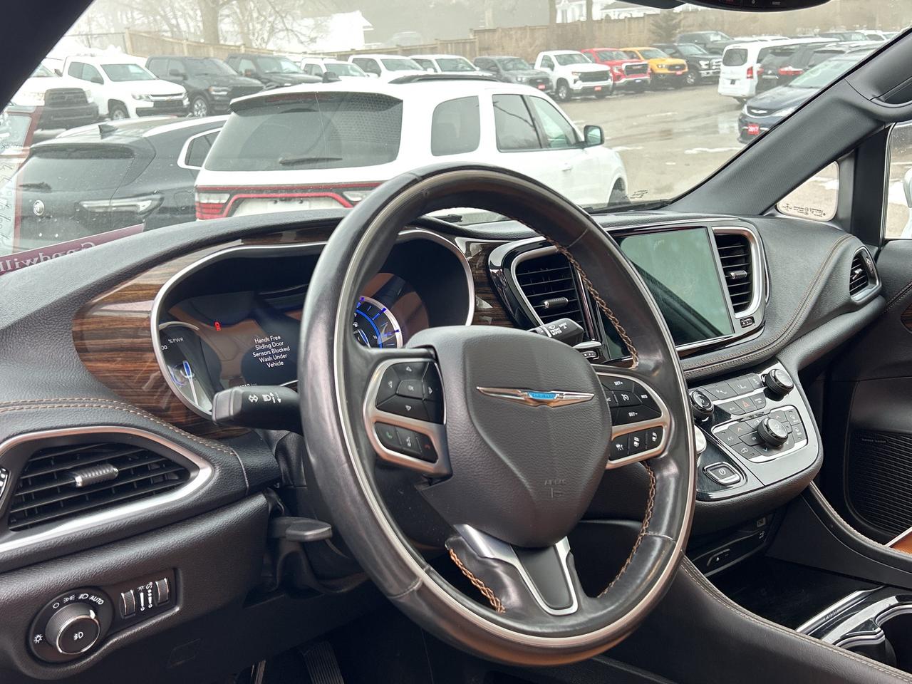 2021 Chrysler Pacifica Hybrid PINNACLE, REMOTE START, CLEAN CARFAX! - Photo #9