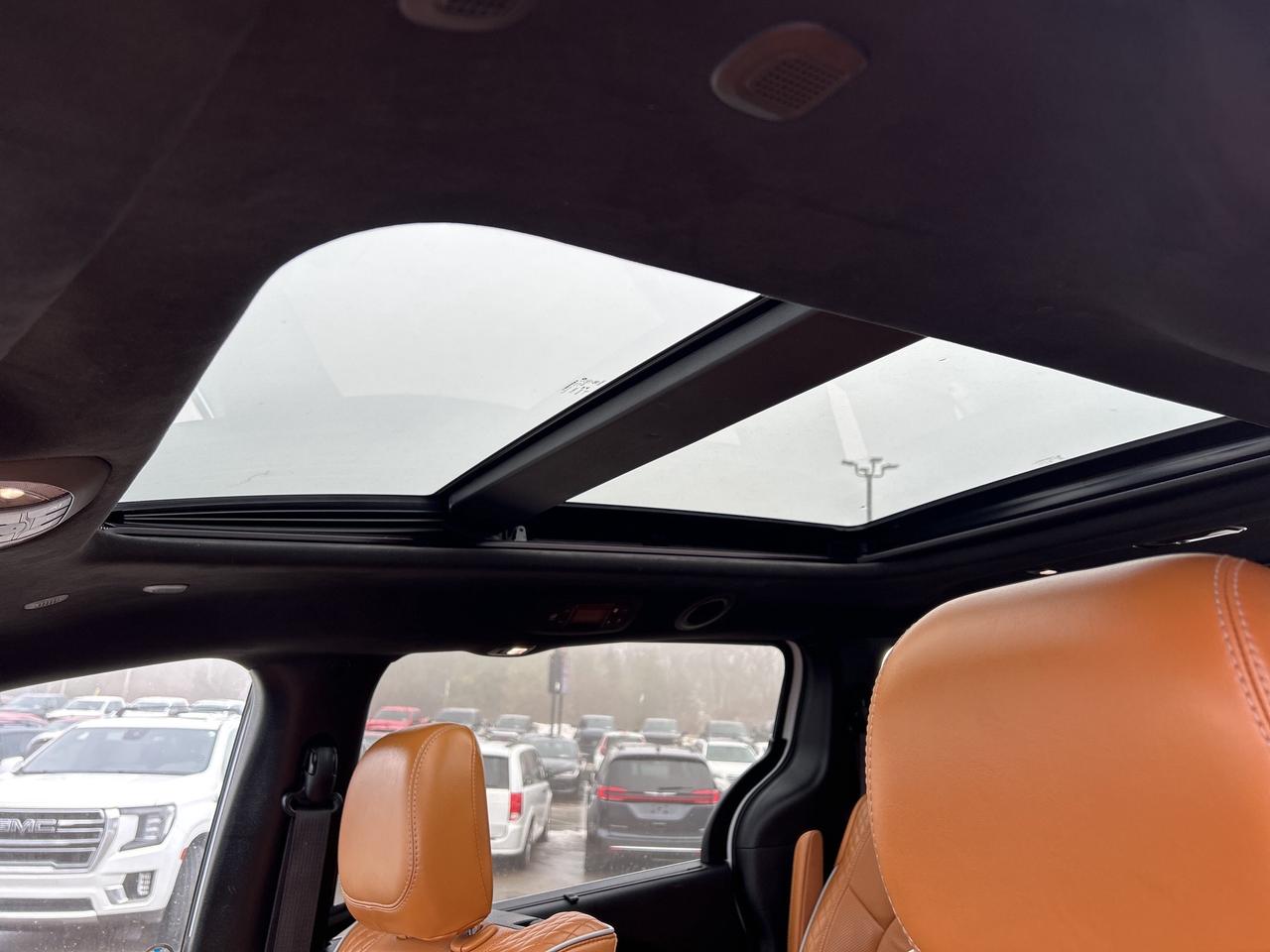 2021 Chrysler Pacifica Hybrid PINNACLE, REMOTE START, CLEAN CARFAX! - Photo #11