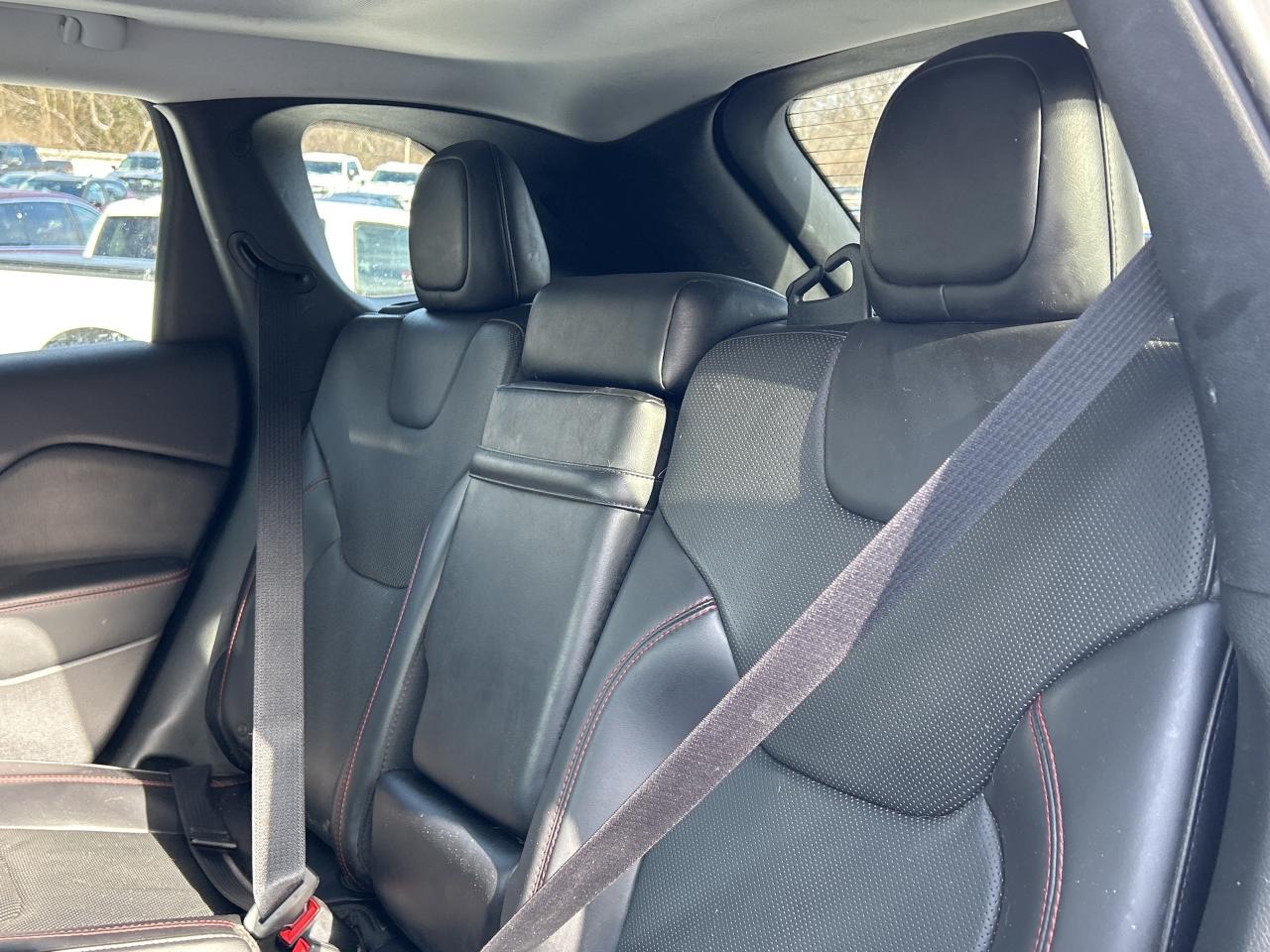 2019 Jeep Cherokee TRAILHAWK, 4X4, SUNROOF, REMOTE START, LEATHER! - Photo #12