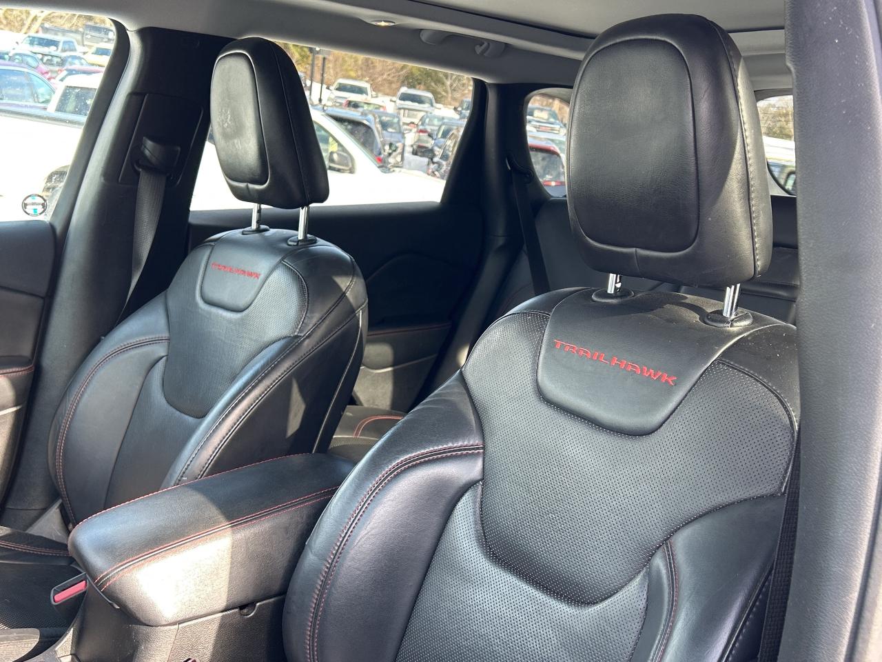 2019 Jeep Cherokee TRAILHAWK, 4X4, SUNROOF, REMOTE START, LEATHER! - Photo #11