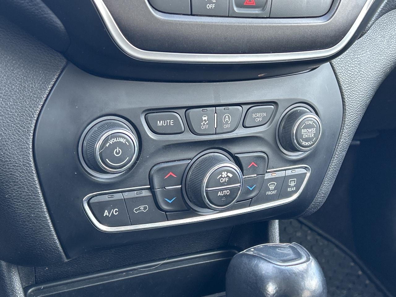 2019 Jeep Cherokee TRAILHAWK, 4X4, SUNROOF, REMOTE START, LEATHER! - Photo #18