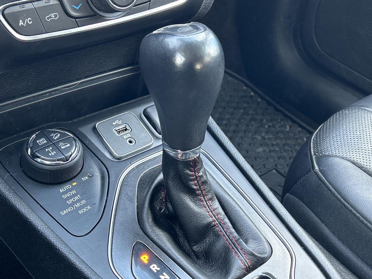 2019 Jeep Cherokee TRAILHAWK, 4X4, SUNROOF, REMOTE START, LEATHER! - Photo #17