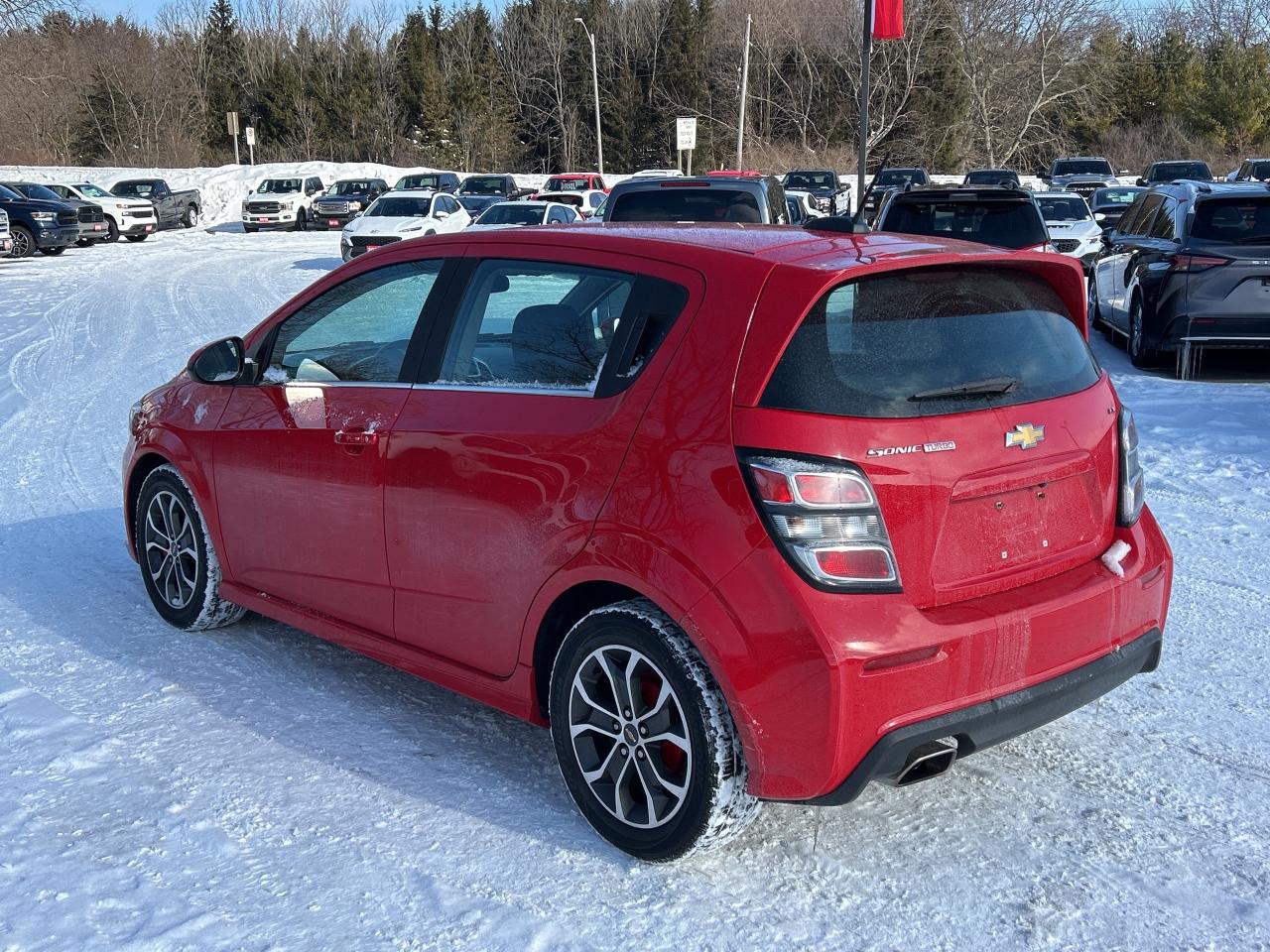 2017 Chevrolet Sonic LT, SUNROOF, AUTO START, HEATED SEATS, BACK UP CAM - Photo #4