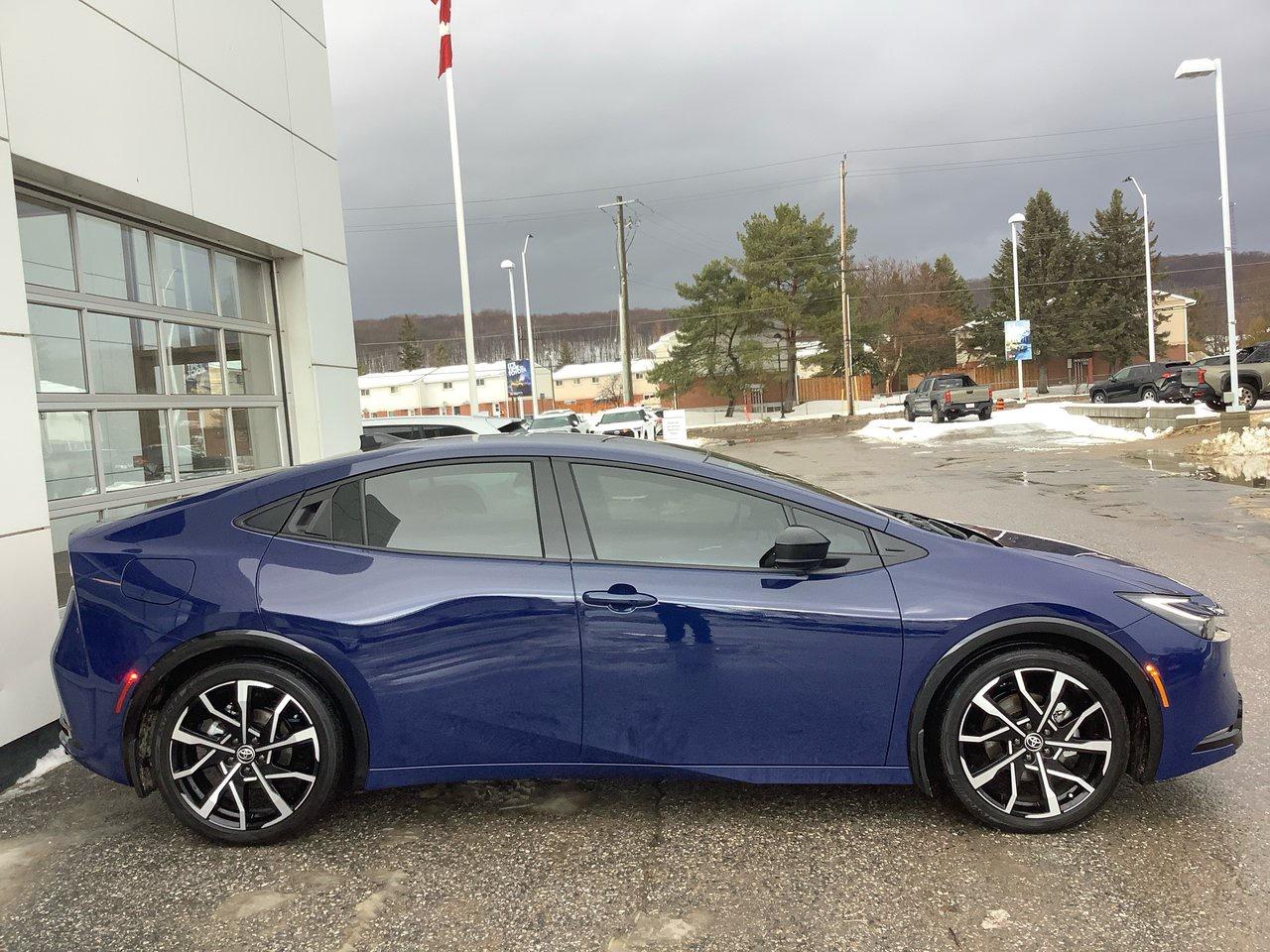 2025 Toyota Prius  Photo3