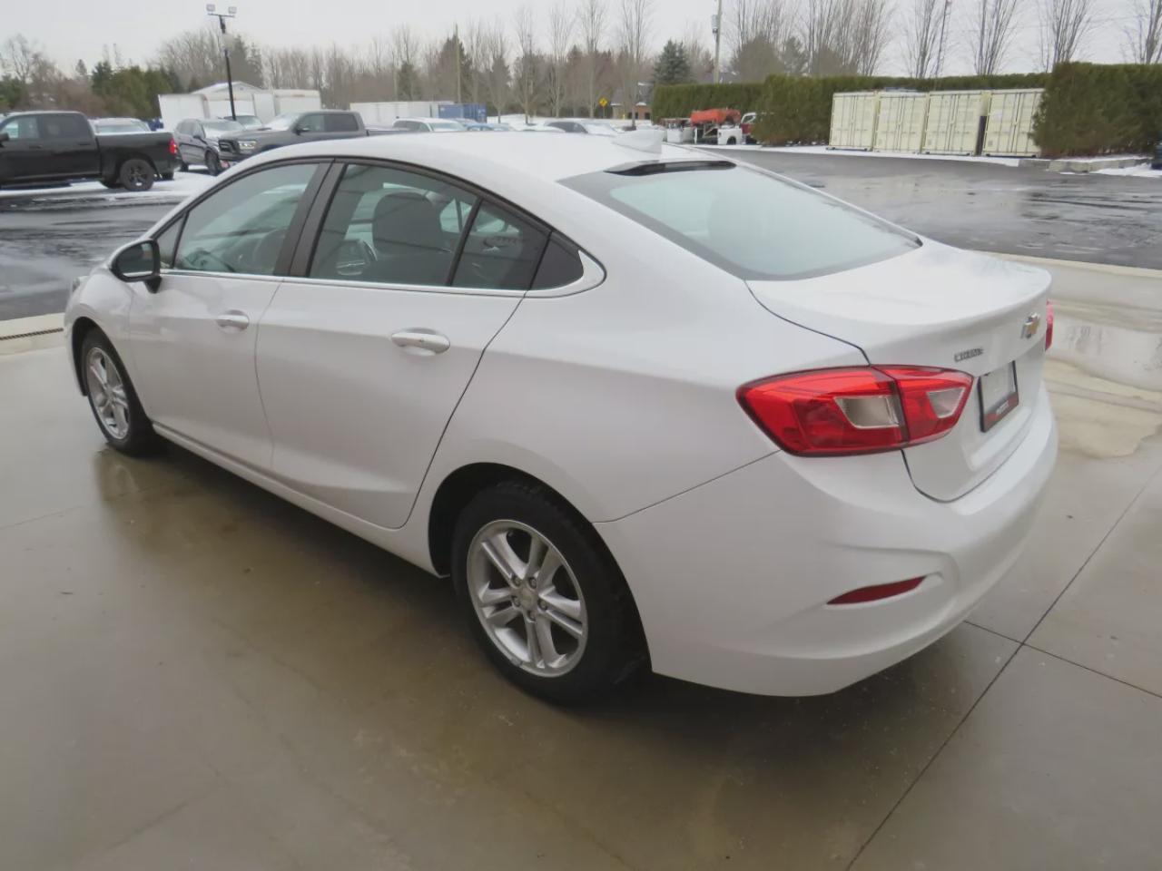 2018 Chevrolet Cruze LT (**CLEAN TITLE/NO ACCIDENTS!!**SAFETY/CERTIFIED!!**ALLOY RIMS**POWER OPTIONS**HEATED SEATS**REVERSE CAMERA**PUSH BUTTON START**DIGITAL TOUCHSCREEN**CRUISE CONTROL**BLUETOOTH**) Photo