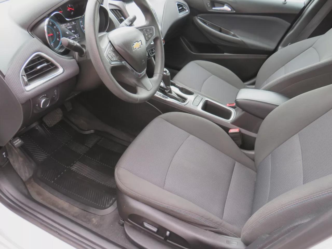 2018 Chevrolet Cruze LT (**CLEAN TITLE/NO ACCIDENTS!!**SAFETY/CERTIFIED!!**ALLOY RIMS**POWER OPTIONS**HEATED SEATS**REVERSE CAMERA**PUSH BUTTON START**DIGITAL TOUCHSCREEN**CRUISE CONTROL**BLUETOOTH**) Photo