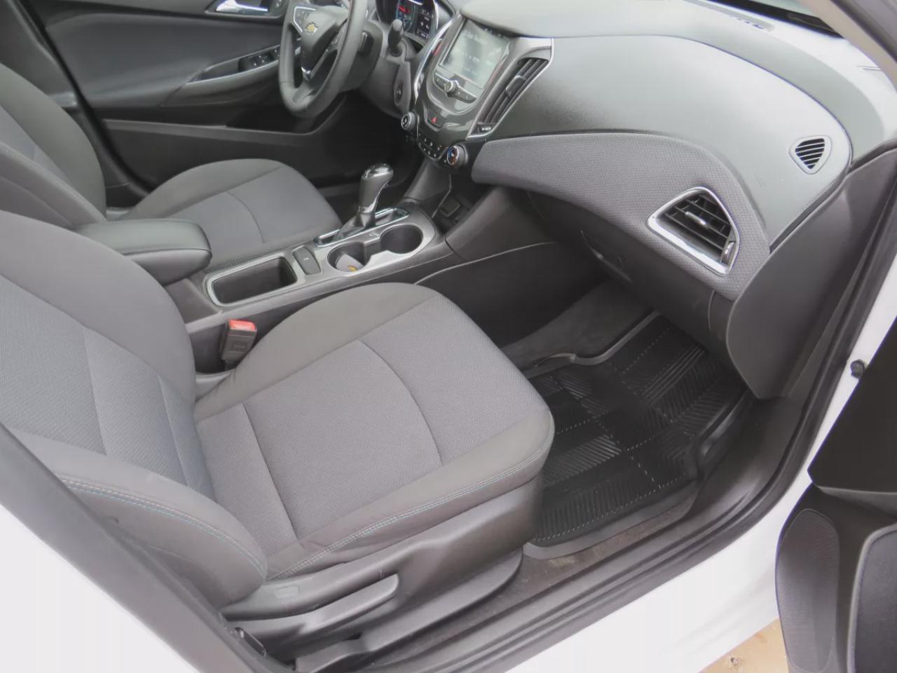 2018 Chevrolet Cruze LT (**CLEAN TITLE/NO ACCIDENTS!!**SAFETY/CERTIFIED!!**ALLOY RIMS**POWER OPTIONS**HEATED SEATS**REVERSE CAMERA**PUSH BUTTON START**DIGITAL TOUCHSCREEN**CRUISE CONTROL**BLUETOOTH**) Photo