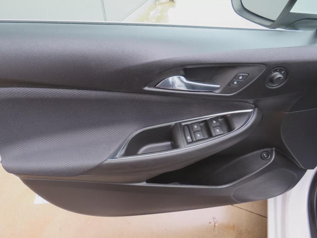 2018 Chevrolet Cruze LT (**CLEAN TITLE/NO ACCIDENTS!!**SAFETY/CERTIFIED!!**ALLOY RIMS**POWER OPTIONS**HEATED SEATS**REVERSE CAMERA**PUSH BUTTON START**DIGITAL TOUCHSCREEN**CRUISE CONTROL**BLUETOOTH**) Photo