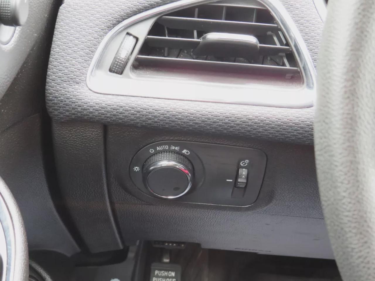 2018 Chevrolet Cruze LT (**CLEAN TITLE/NO ACCIDENTS!!**SAFETY/CERTIFIED!!**ALLOY RIMS**POWER OPTIONS**HEATED SEATS**REVERSE CAMERA**PUSH BUTTON START**DIGITAL TOUCHSCREEN**CRUISE CONTROL**BLUETOOTH**) Photo