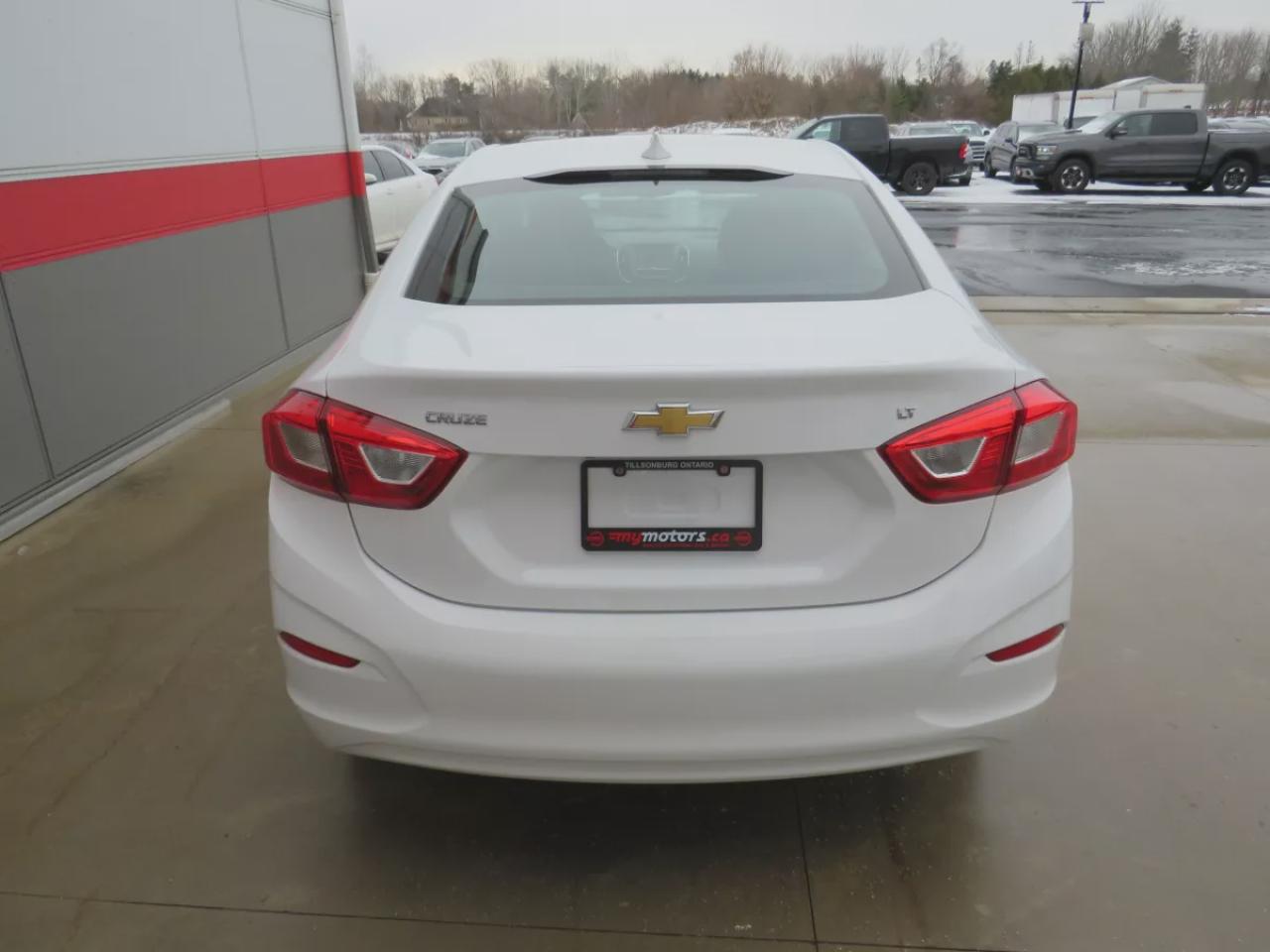 2018 Chevrolet Cruze LT (**CLEAN TITLE/NO ACCIDENTS!!**SAFETY/CERTIFIED!!**ALLOY RIMS**POWER OPTIONS**HEATED SEATS**REVERSE CAMERA**PUSH BUTTON START**DIGITAL TOUCHSCREEN**CRUISE CONTROL**BLUETOOTH**) Photo