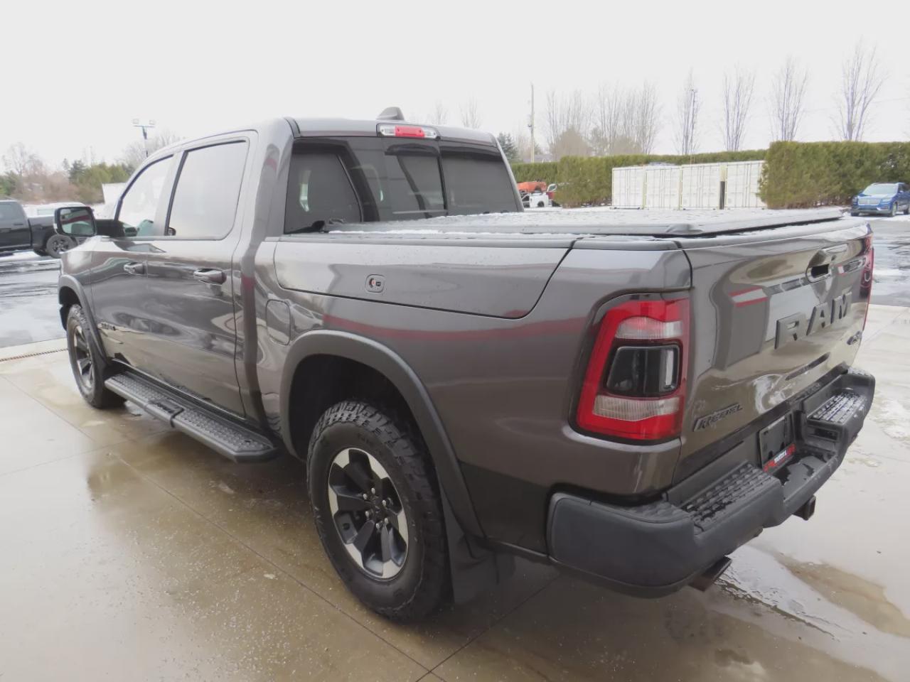 2022 RAM 1500 Rebel (**SAFETY/CERTIFIED!!**4WD**RUNNING BOARDS**TRAILER HITCH**TONNEAU COVER**REMOTE START**BRAKE CONTROLLER**FRONT TOW HOOKS**NAVIGATION**FOG LIGHTS**WIRELESS PHONE CHARGING**HEATED FRONT AND REAR SEATS**REVERSE CAMERA**LEATHER**SUNROOF**PUSH BUTTON ST Photo