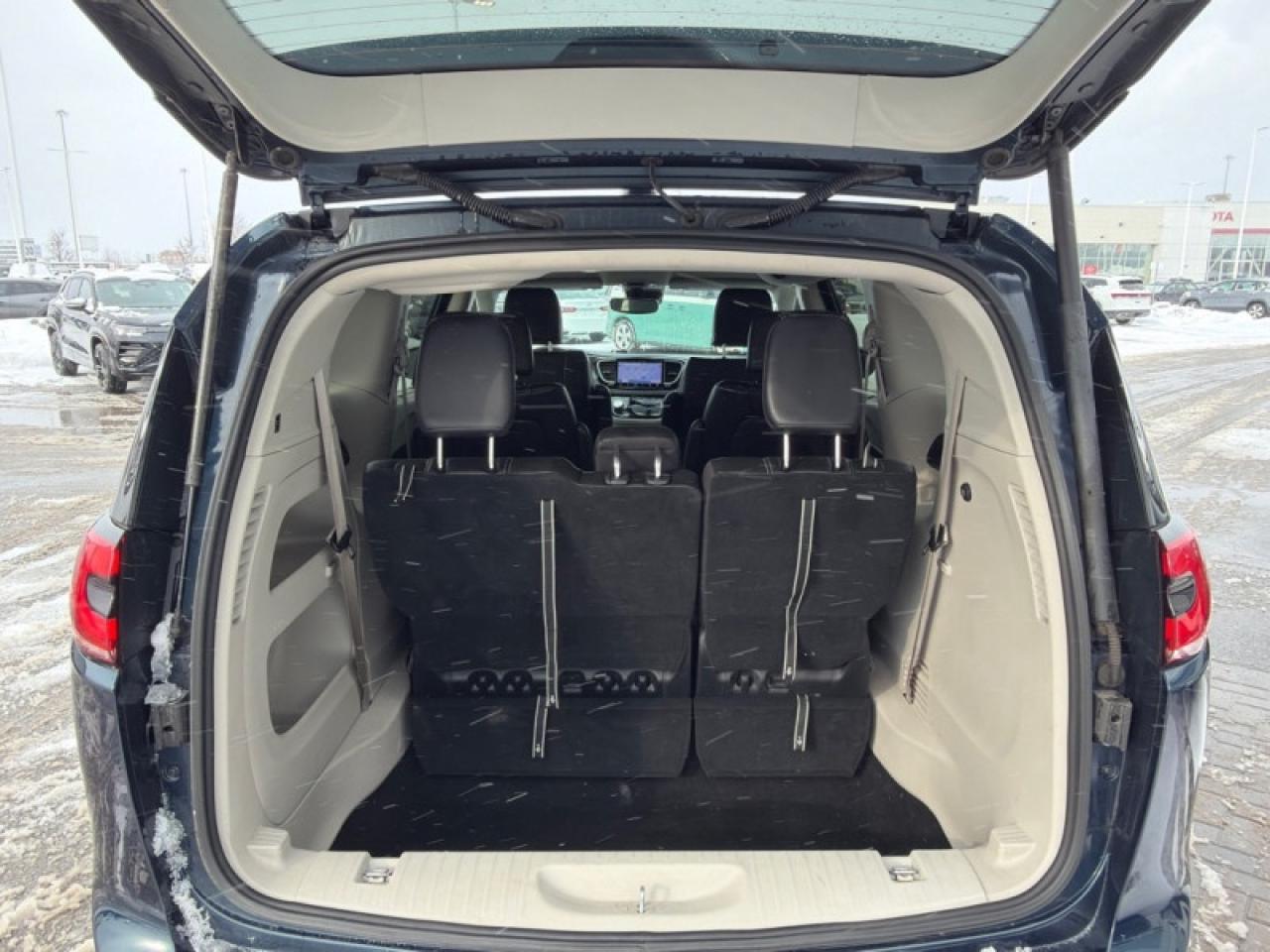 2024 Chrysler Pacifica Touring L  - Apple CarPlay Photo