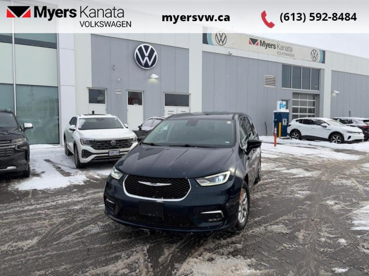 2024 Chrysler Pacifica Touring L  - Apple CarPlay Photo0