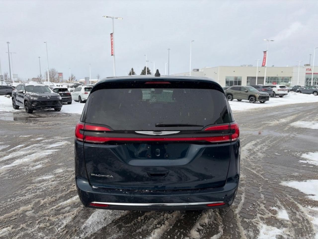 2024 Chrysler Pacifica Touring L  - Apple CarPlay Photo3