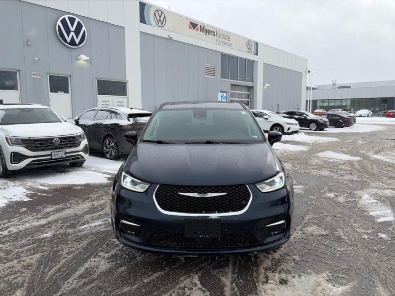 2024 Chrysler Pacifica Touring L  - Apple CarPlay Photo