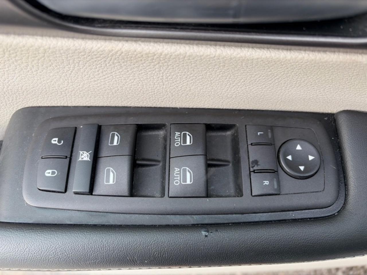 2024 Chrysler Pacifica Touring L  - Apple CarPlay Photo