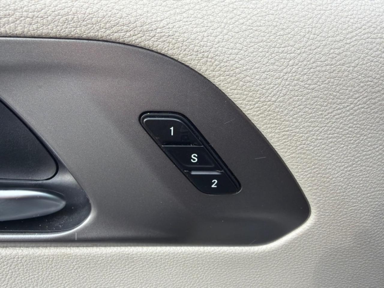 2024 Chrysler Pacifica Touring L  - Apple CarPlay Photo