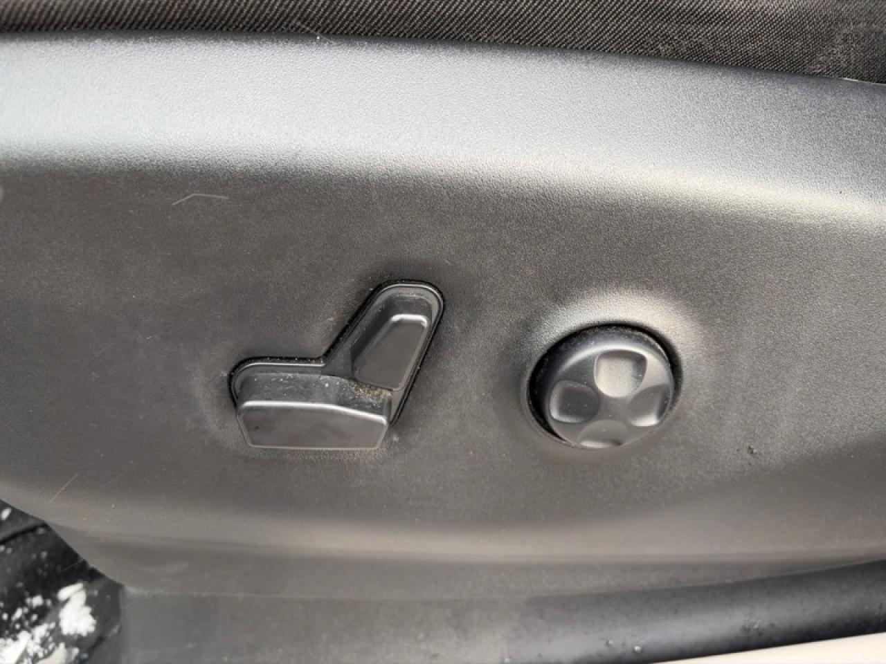 2024 Chrysler Pacifica Touring L  - Apple CarPlay Photo