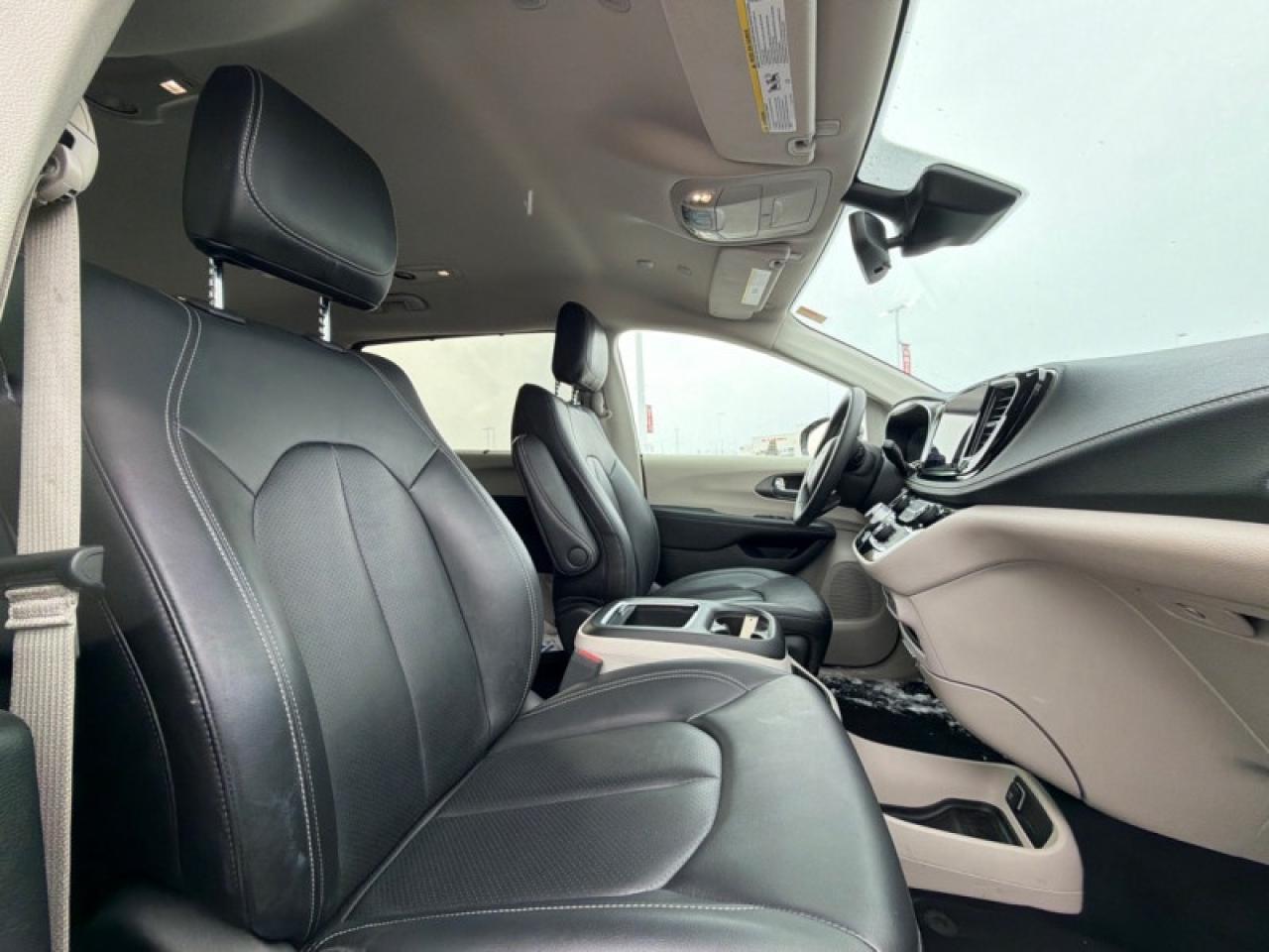 2024 Chrysler Pacifica Touring L  - Apple CarPlay Photo