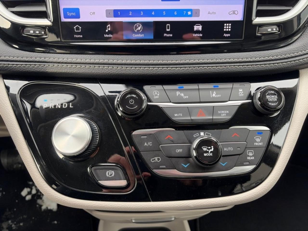 2024 Chrysler Pacifica Touring L  - Apple CarPlay Photo