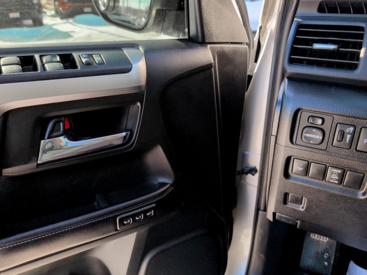 2016 Toyota 4Runner Limited  **PRISTINE - VERY LOW KMS** Photo