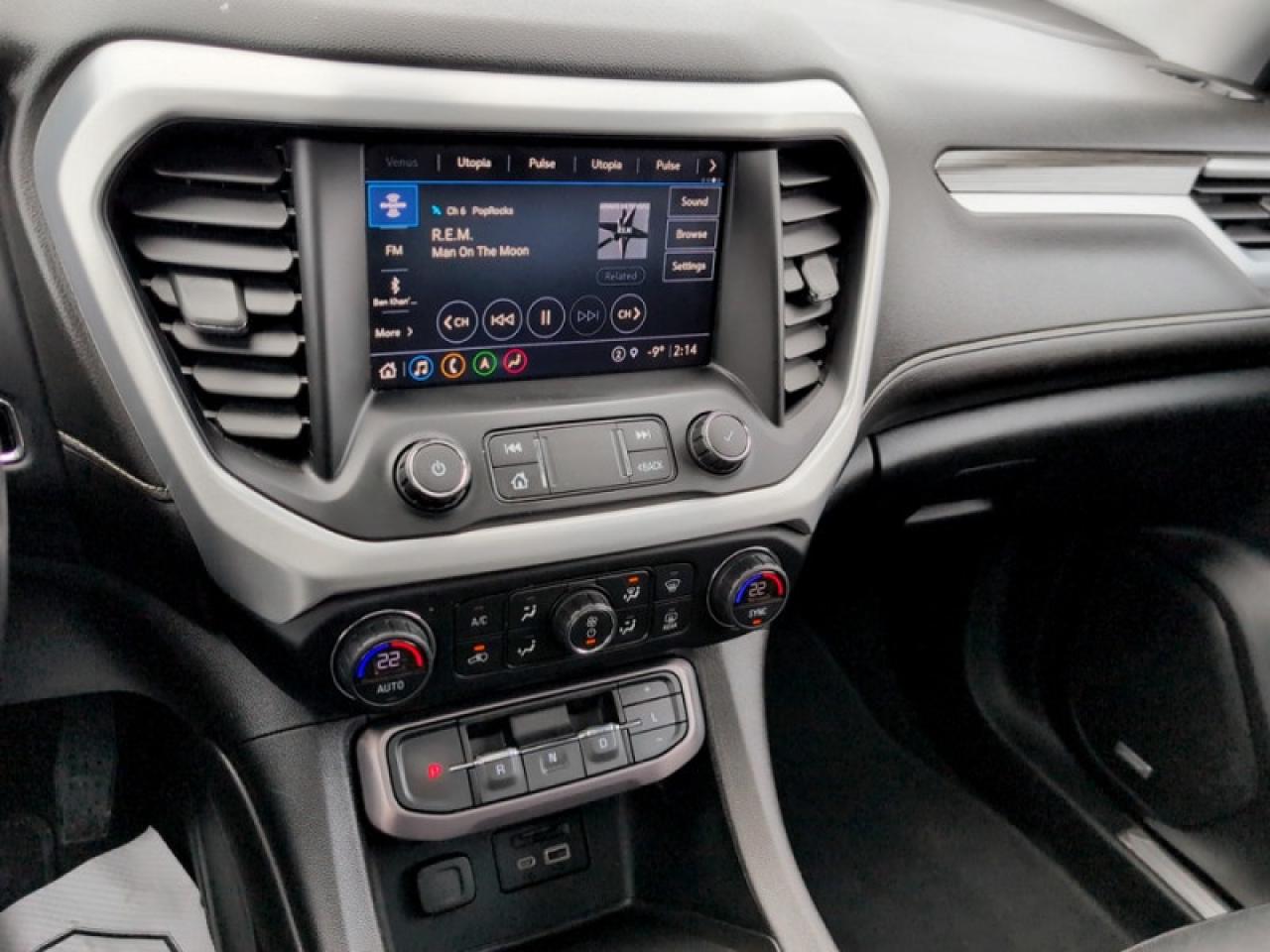 2021 GMC Acadia SLT  **AT4 PRO GRADE PACKAGE** Photo