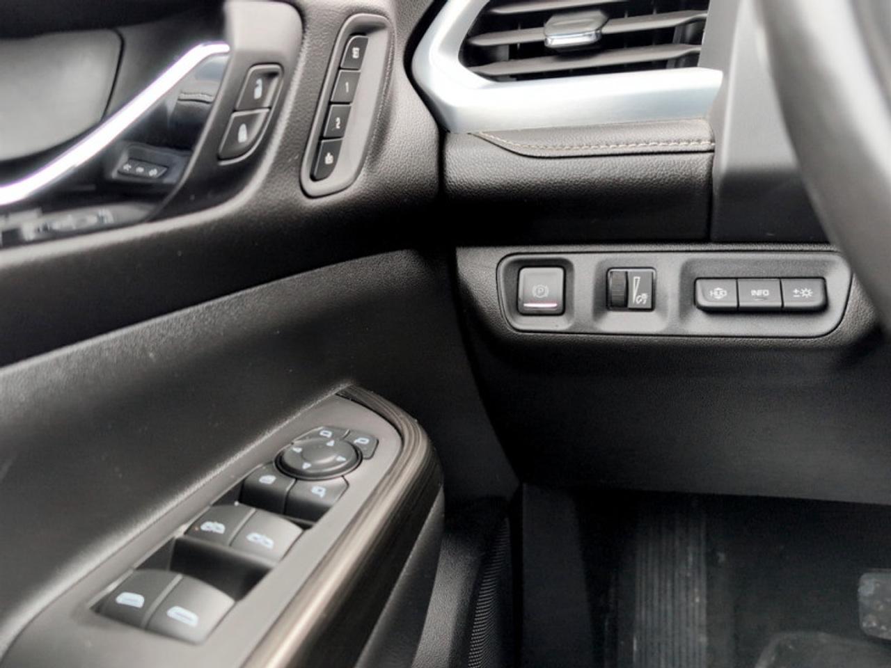 2021 GMC Acadia SLT  **AT4 PRO GRADE PACKAGE** Photo