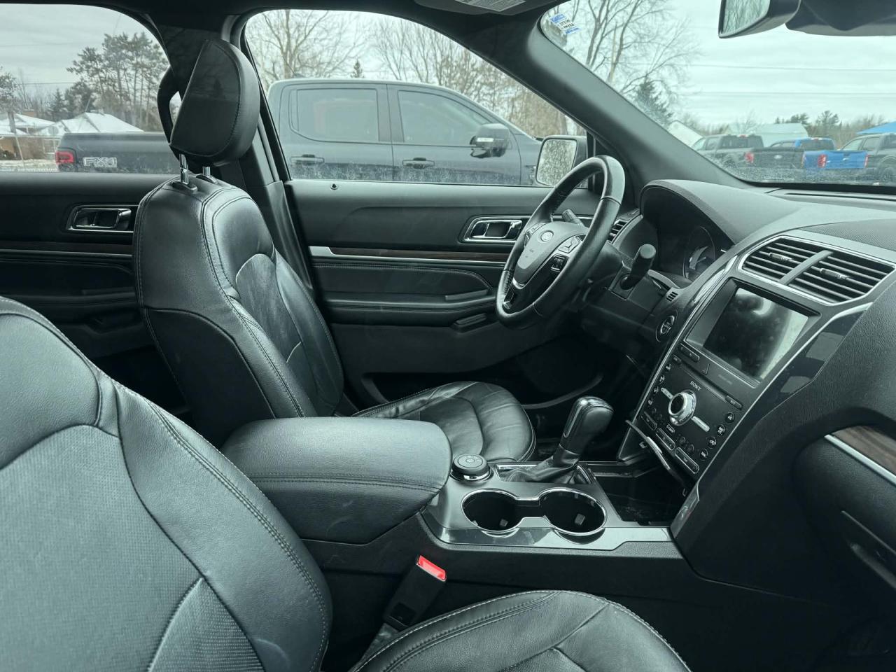 2019 Ford Explorer LIMITED Photo1