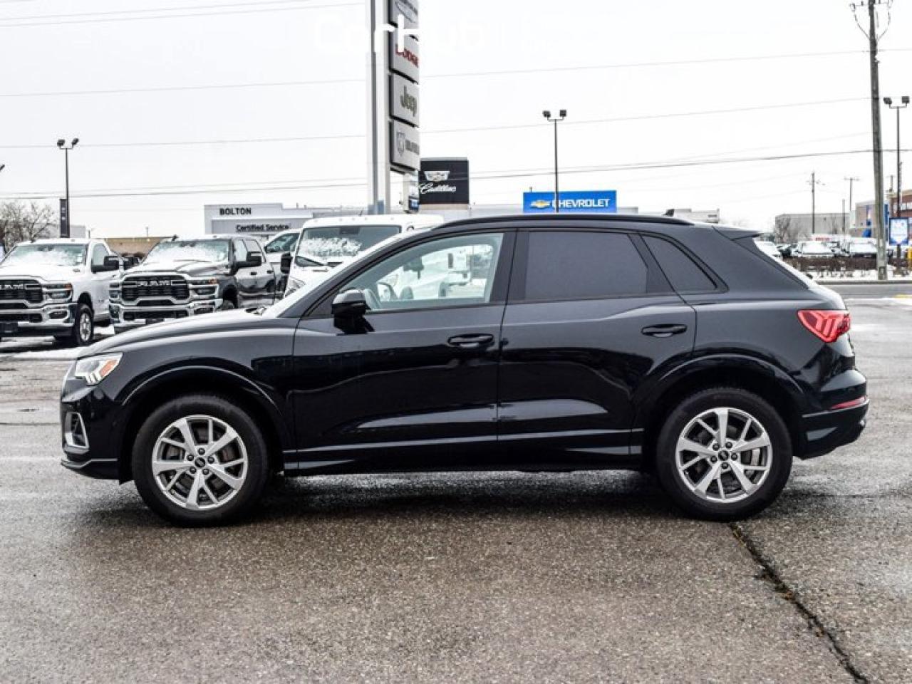 2023 Audi Q3 Komfort Quattro Pano Sunroof Leather Heated Front Seats Photo