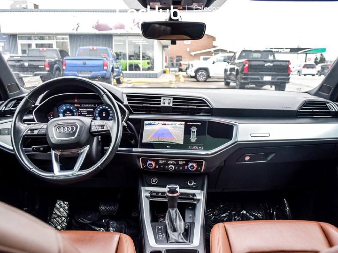 2023 Audi Q3 Komfort Quattro Pano Sunroof Leather Heated Front Seats Photo