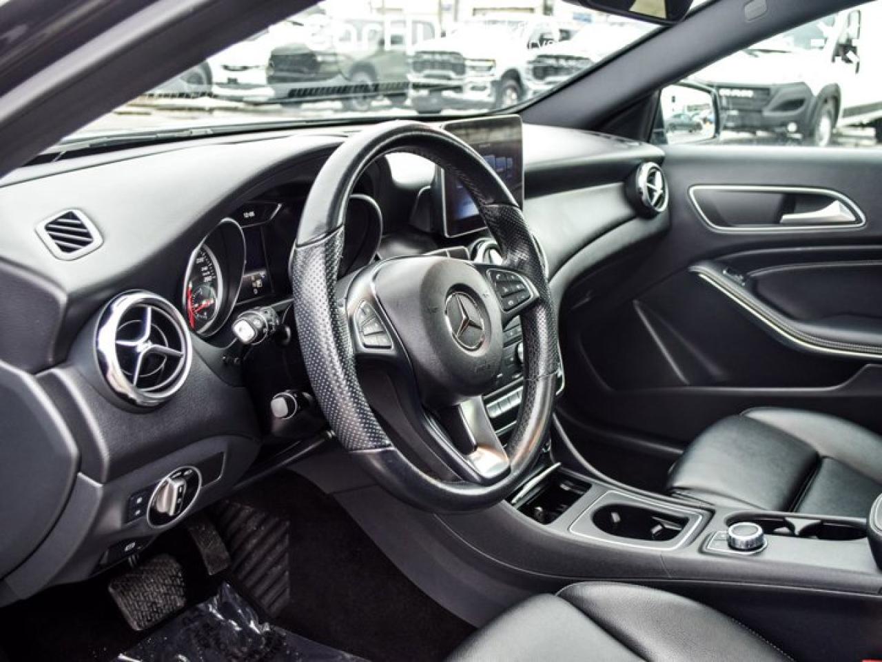 2020 Mercedes-Benz GLA GLA 250 4Matic Pano Sunroof Blind Spot Alloy Rims Photo