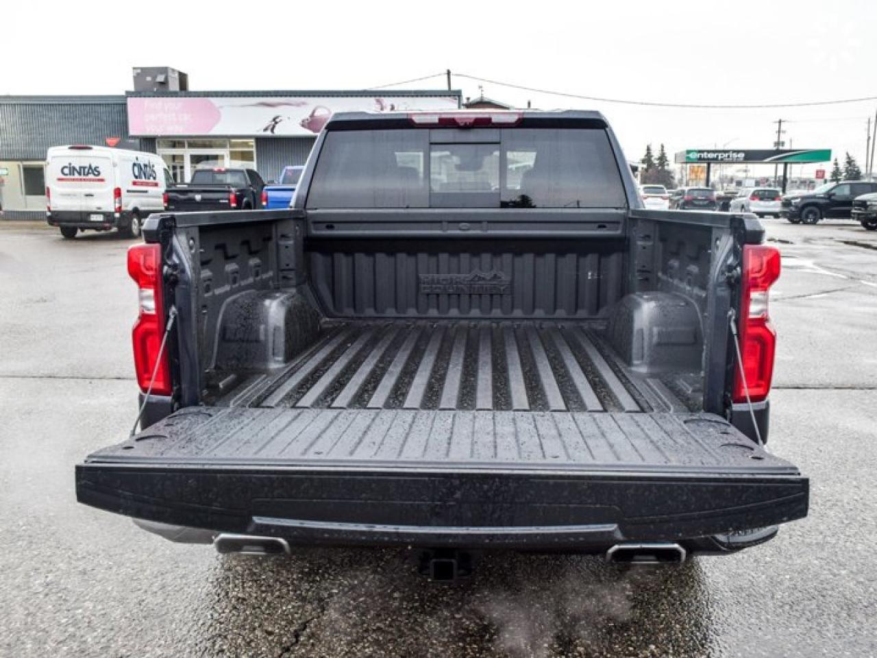 2023 Chevrolet Silverado 1500 High Country 4WD Crew Cab 147" 5.3L Leather Sunroof Photo