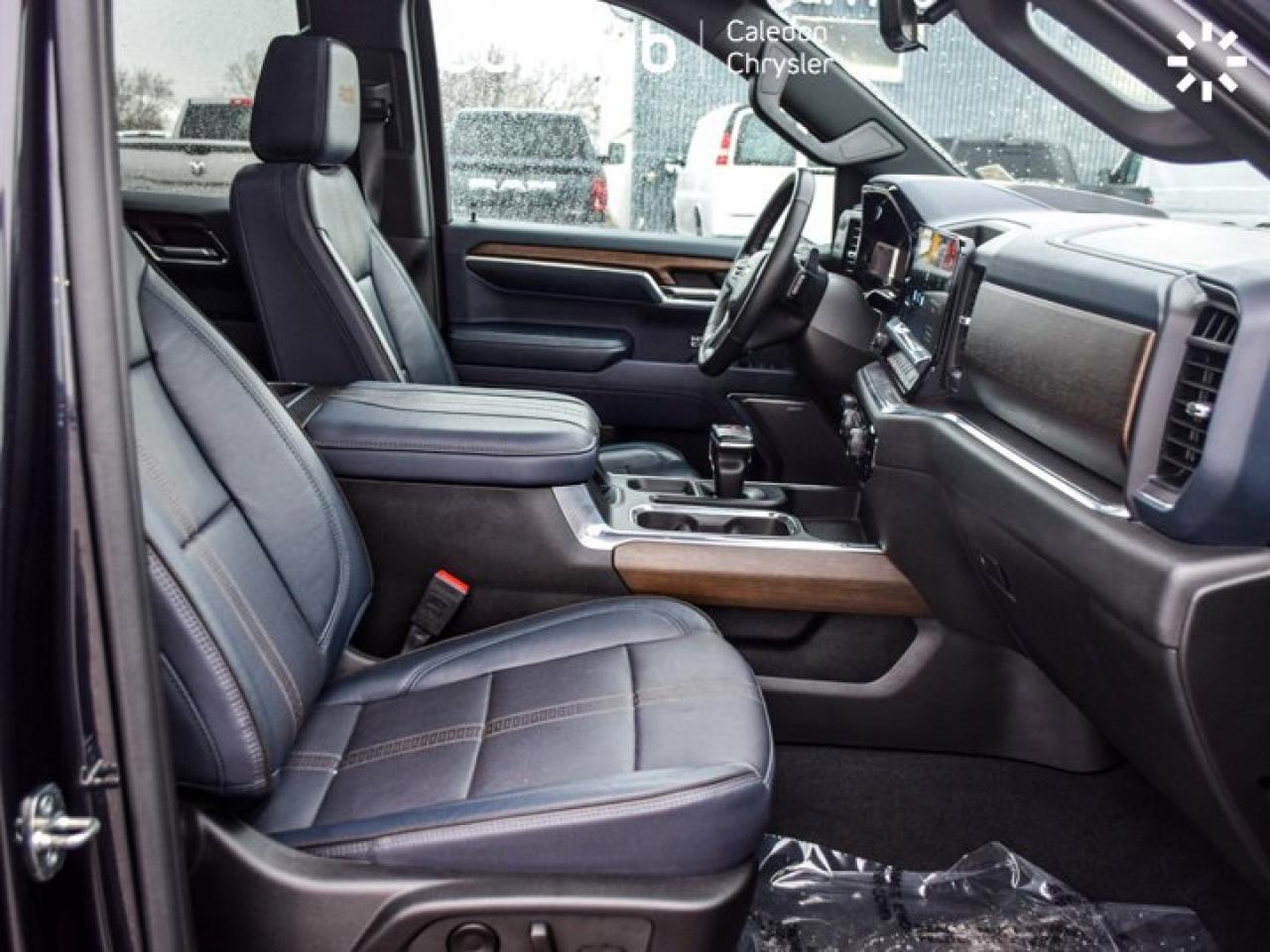 2023 Chevrolet Silverado 1500 High Country 4WD Crew Cab 147" 5.3L Leather Sunroof Photo