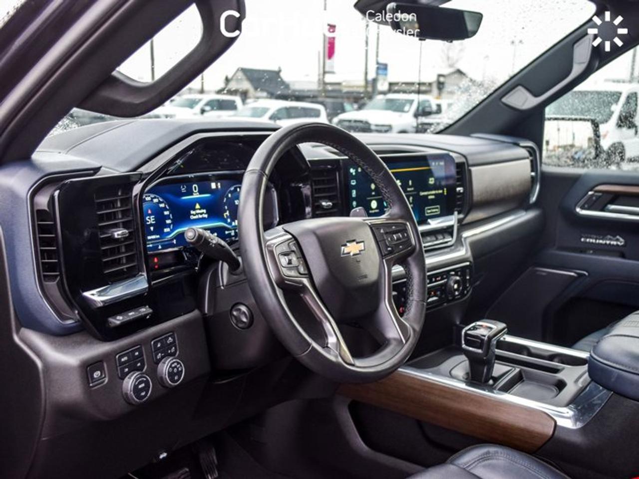 2023 Chevrolet Silverado 1500 High Country 4WD Crew Cab 147" 5.3L Leather  5 passengers with captain chair Photo