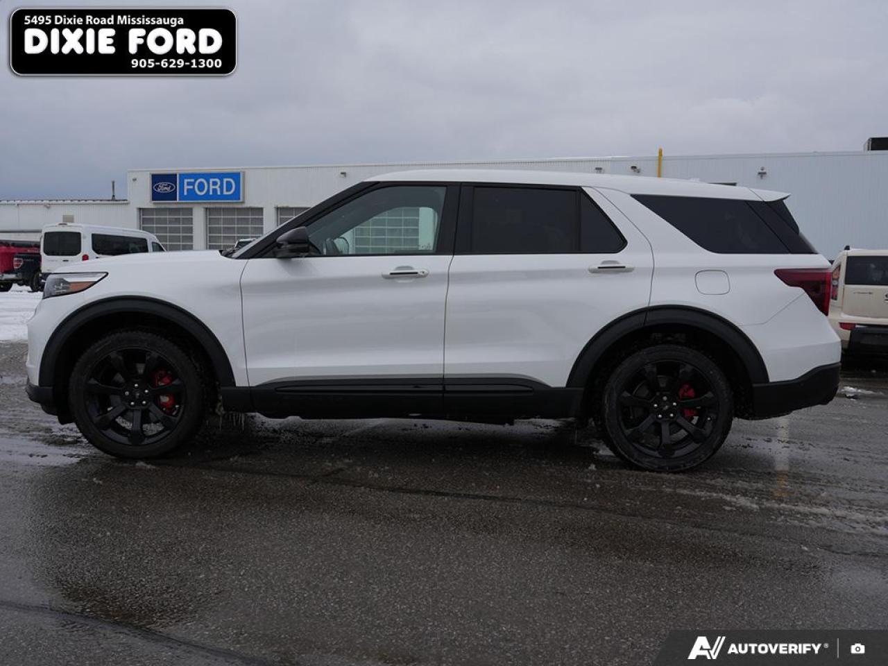 2022 Ford Explorer ST Photo2