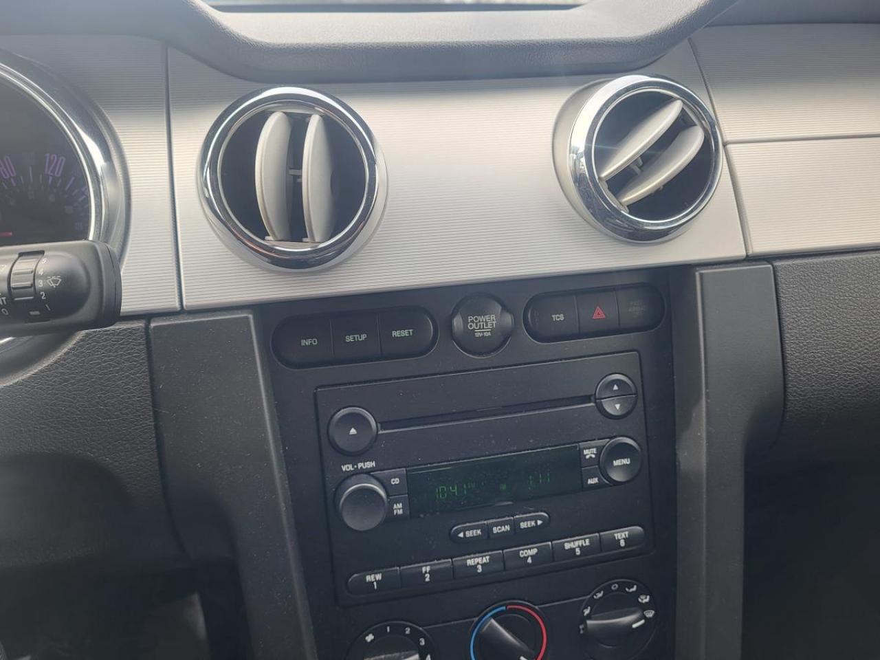 2006 Ford Mustang 2dr Conv Photo