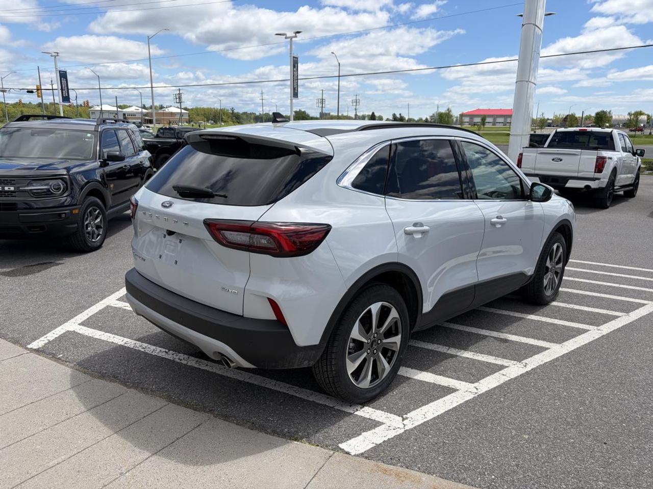 2025 Ford Escape Platinum Photo4